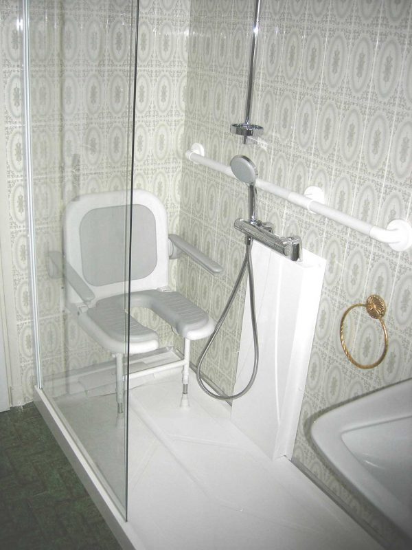 Douche italienne Sénior : douche sur-mesure pour personnes âgées