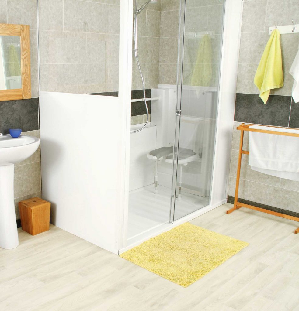 installation d'une douche sur mesure senior bains