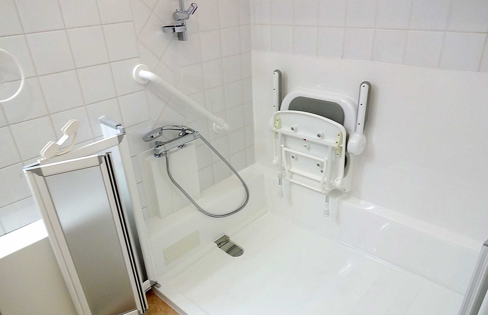 Douche hadapt pour handicapé senior Bains